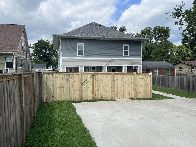 Building Photo - Charming 3-Bedroom Home in a Prime Nashvil...