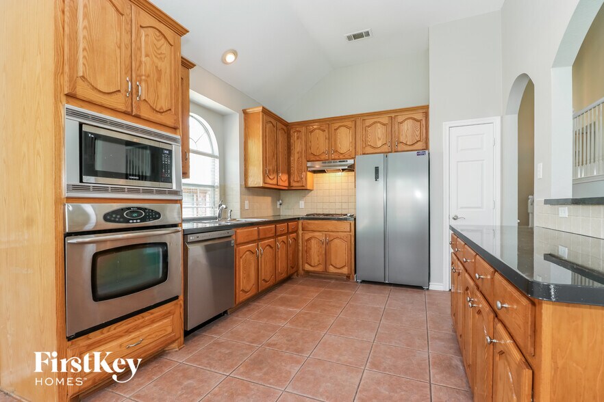 Building Photo - 5005 Portview Dr