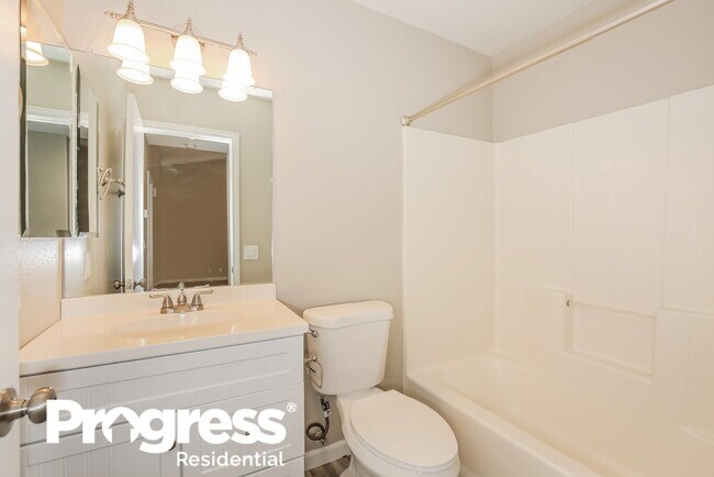 Building Photo - 5001 Chambliss Dr