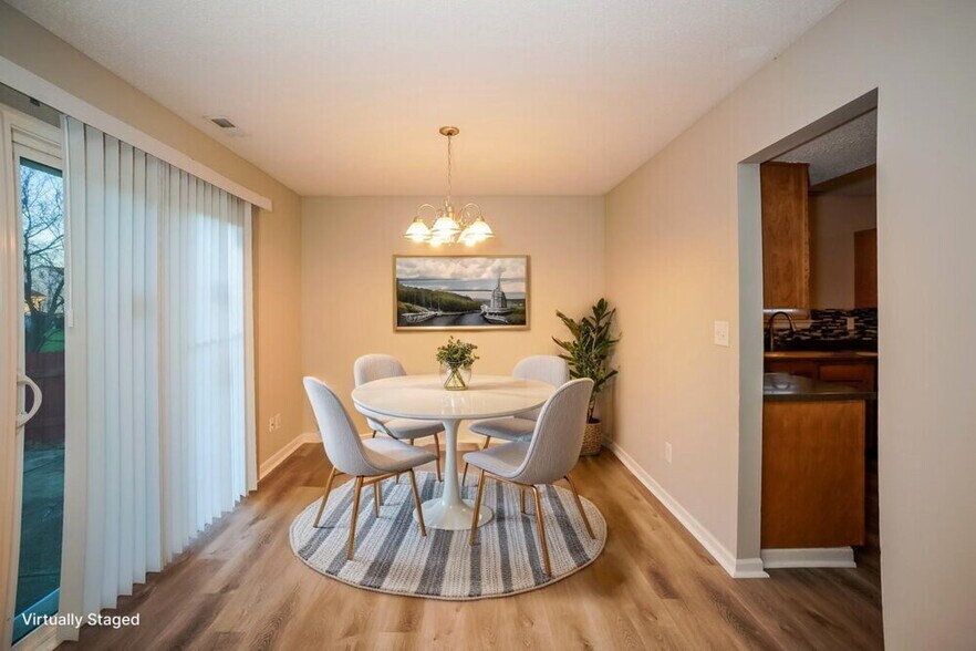 Building Photo - 10302 Draycott Way