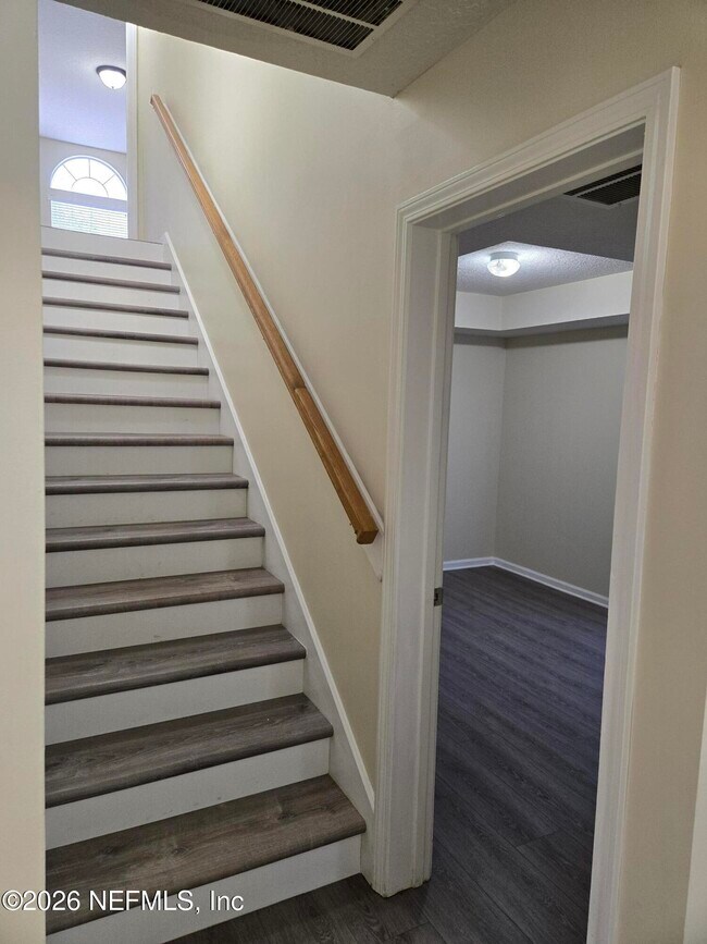 Building Photo - 1928 W Willow Branch Ln