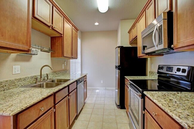 Building Photo - 2255 Braeswood Park Dr