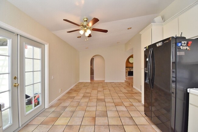 Primary Photo - $3,790 4 BEDROOM VERY NICE REMODELED CENTR...