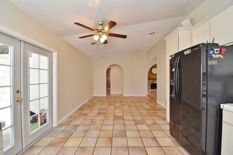 Building Photo - $3,790 4 BEDROOM VERY NICE REMODELED CENTR...
