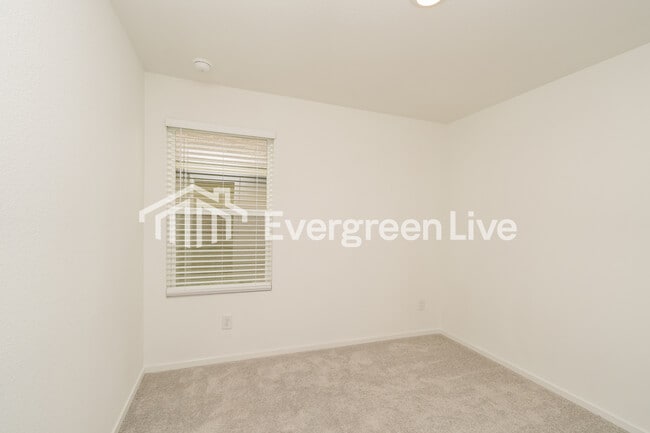 Building Photo - 7907 Meadow Cranesbill Ln