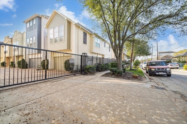 Building Photo - 3432 Cline St