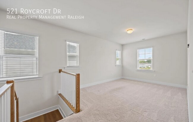 Building Photo - 521 Roycroft Dr