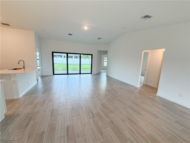 Building Photo - 420 NW 4th Terrace