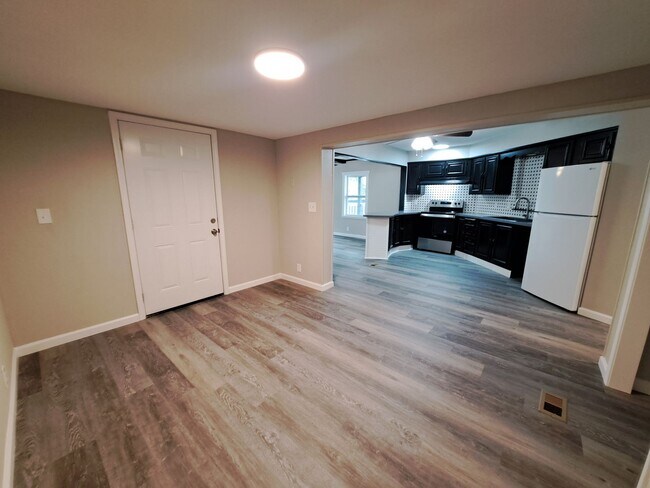 Building Photo - Nicely Renovated 3BR/2BA Mobile Home in Ba...