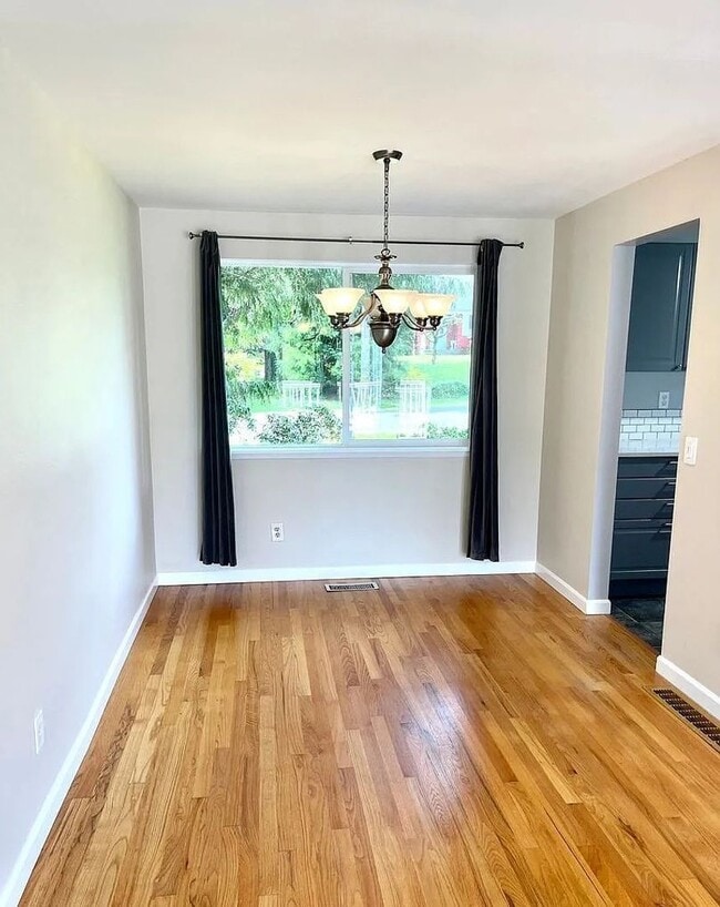 Building Photo - Beautiful Mid-Century four-bedroom Shoreline