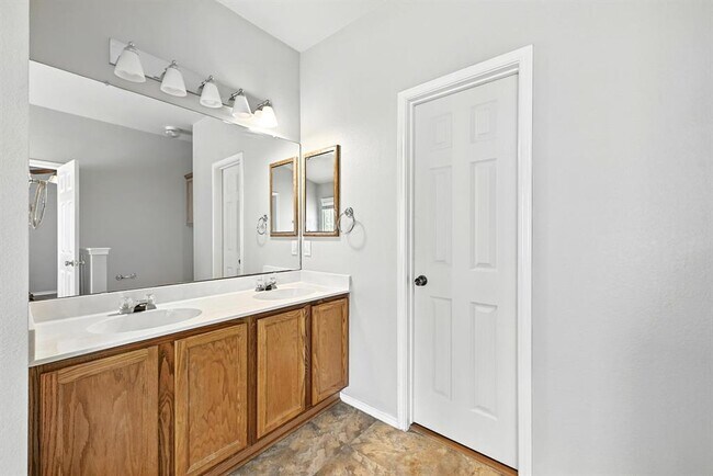 Building Photo - 1049 King Cotton Ln