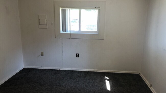 Building Photo - 513-515-515 NE Kamiaken St