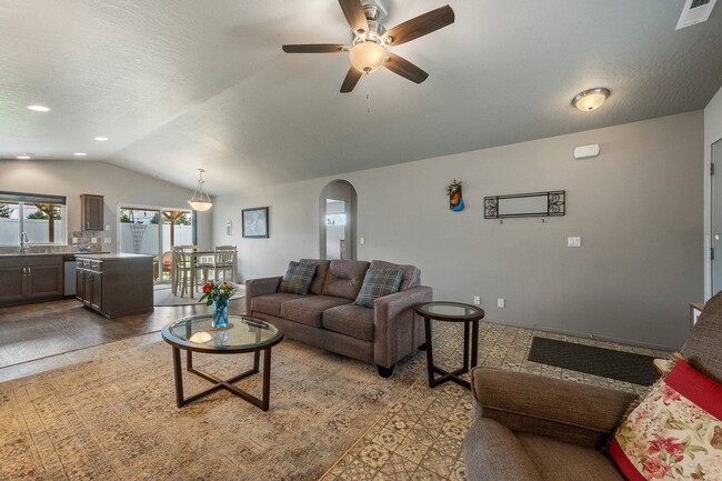 Building Photo - 3 bedroom home in Coeur dAlene