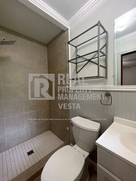 Building Photo - 2670 Pierce Dr N