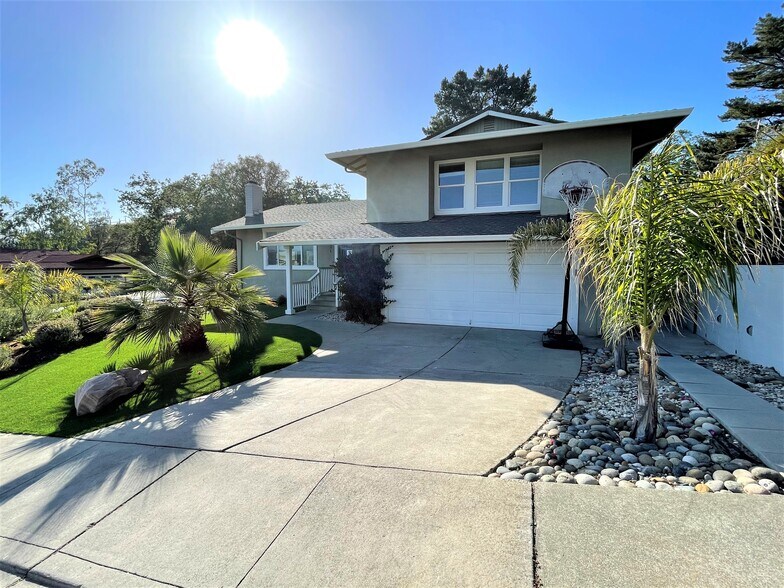 Building Photo - 631 Skyline Dr