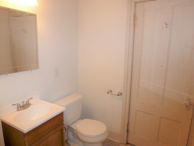 Building Photo - 97 N Winooski Ave