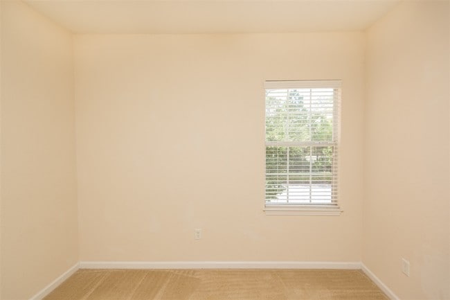 Building Photo - 175 Bayberry Cir