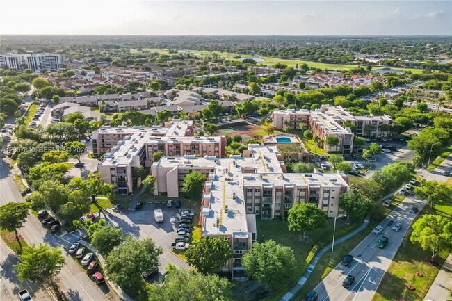 Building Photo - 13715 Kendale Lakes Cir