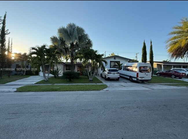 Building Photo - 9495 Dominican Dr