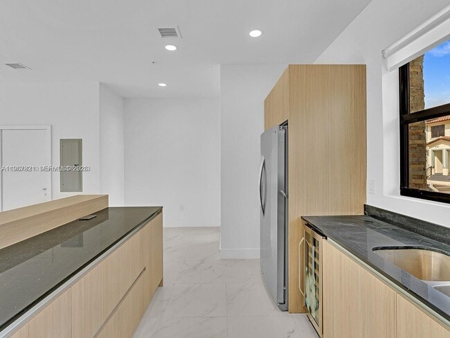 Building Photo - 6130 SW 36th Ct