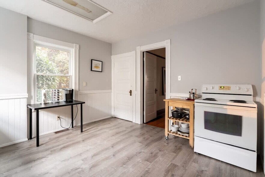 Building Photo - 26 NE 11th Ave