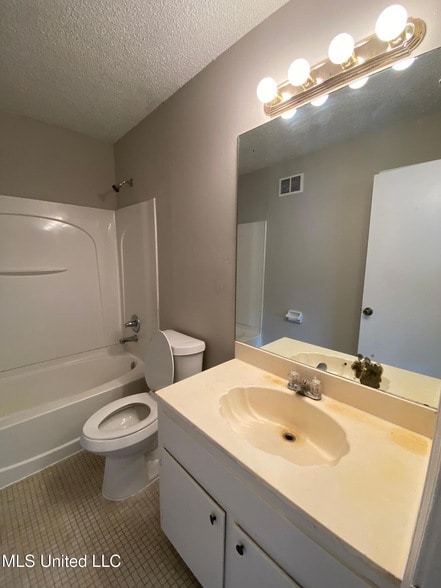 Building Photo - 8230 Cedarbrook Dr