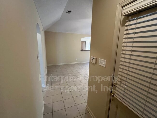Building Photo - 10092 Cross Valley Dr