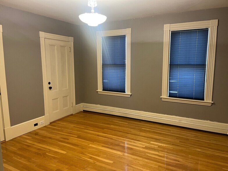 Building Photo - 459 Mill St