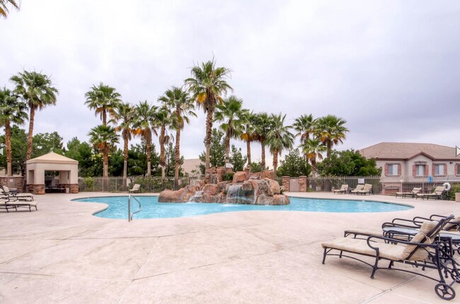 Building Photo - First-Floor 3BR/2BA Gated Condo with Resor...