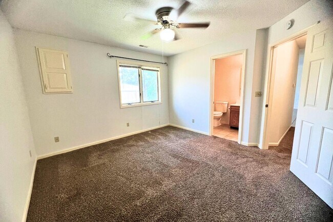 Building Photo - 2509 Hollyhock Dr