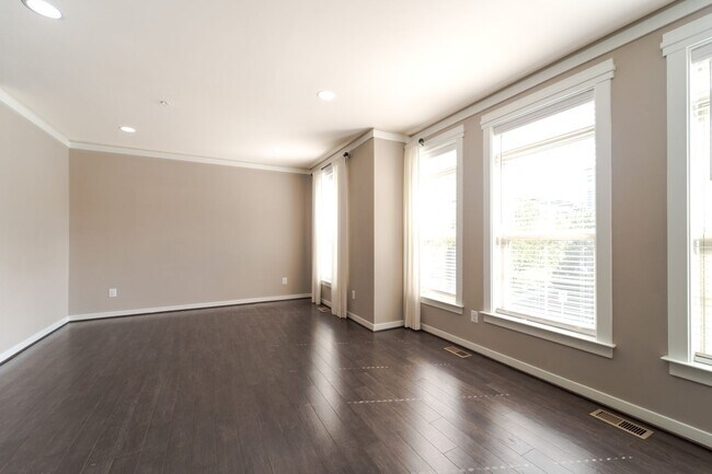 Building Photo - 10225 Hilltop Ascent Dr