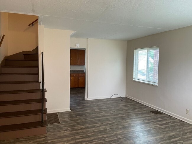 Building Photo - 740 S Harris Ave