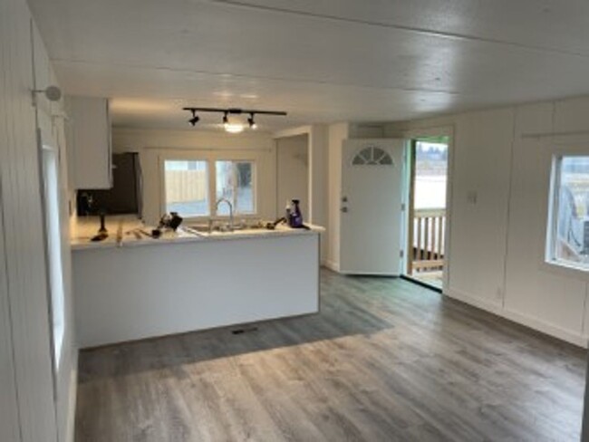 Building Photo - Country Living 2-Bedroom 1-Bath for Rent i...