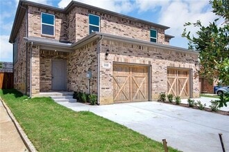 Building Photo - 300 Woodgrove Dr