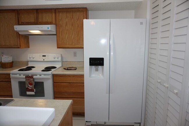 Building Photo - 2 Bedroom, 2 full bath Townhouse Near NAS Jax