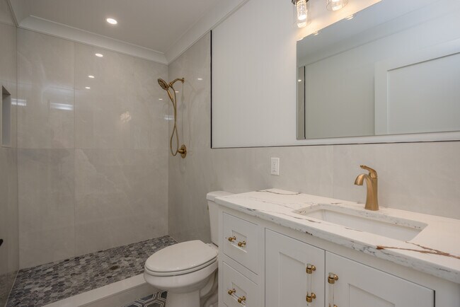 Building Photo - 7 Victoria Ln