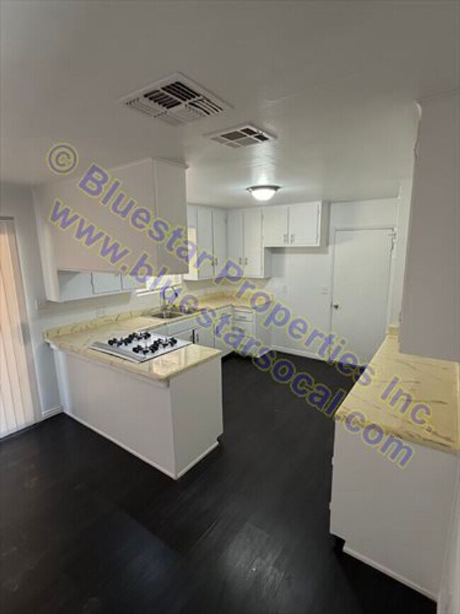 Building Photo - New listing in Hesperia!!!!