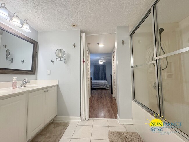 Building Photo - FURNISHED waterfront condo in Desirable In...