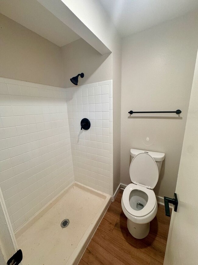 Building Photo - Beautifully Renovated Townhome in Coumbine...