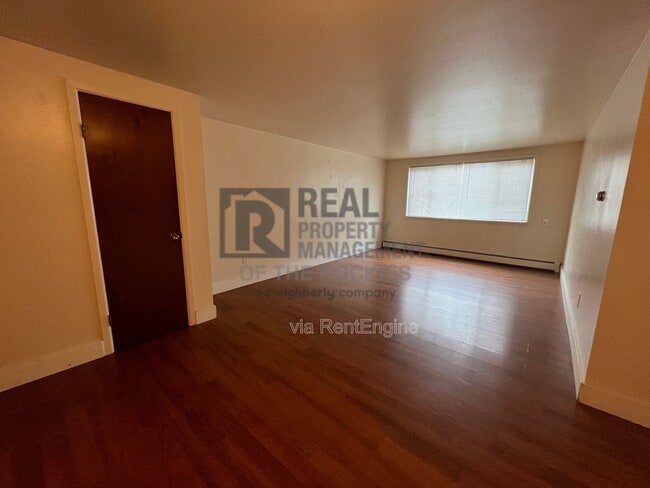 Building Photo - 1005 Robertson St