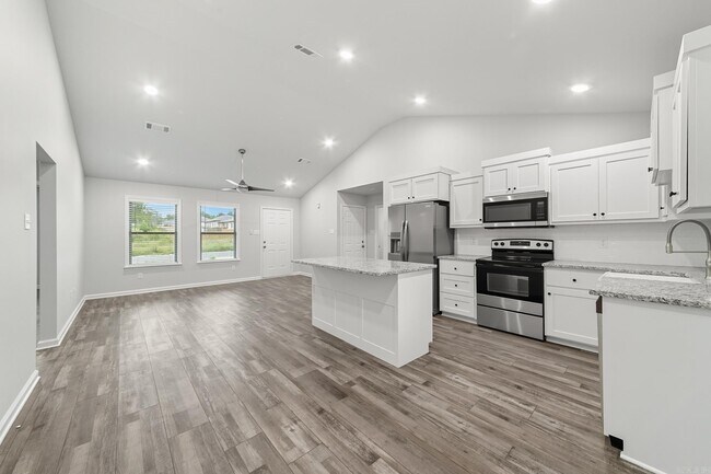 Building Photo - 18 Bobby Eugene Dr