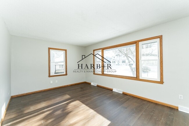 Building Photo - Recently Renovated 5 Bedroom Home! *1/2 OFF FIRST MONTH OF RENT*