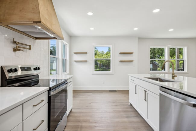 Building Photo - 1332 Columbia Ave