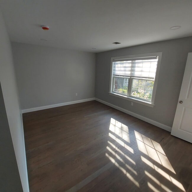 Building Photo - 207 Avenue B