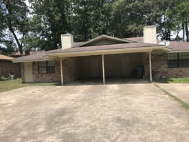 Building Photo - 207 Hummingbird Ln