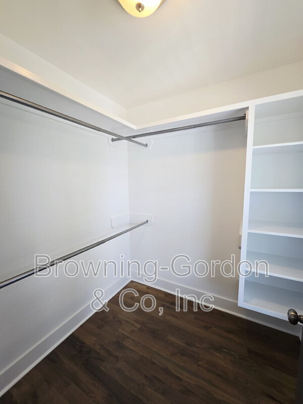 Building Photo - 668 A James Avenue