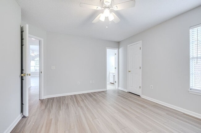 Building Photo - Spacious 3 Bedroom Home with Garage & Large Fenced Yard in Rincon