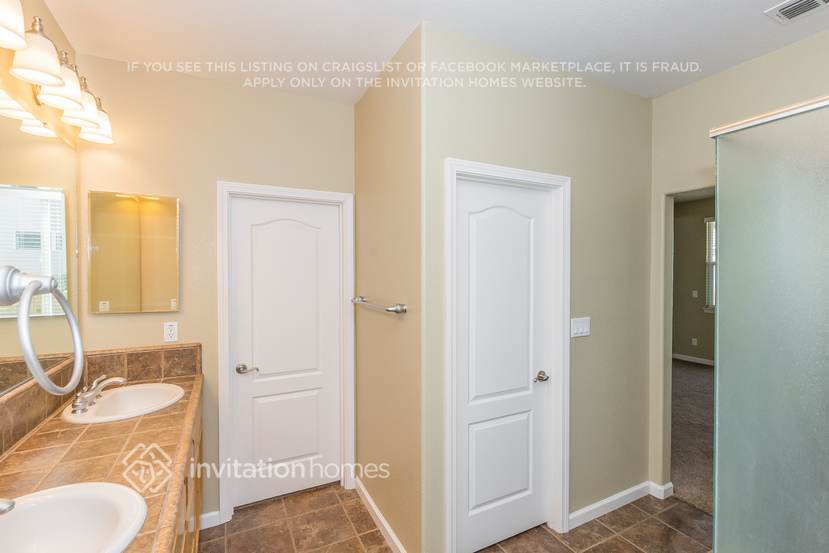 Building Photo - 2041 Waterville Dr