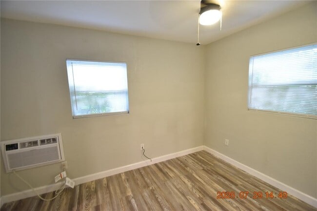 Building Photo - 419 Stremma Rd