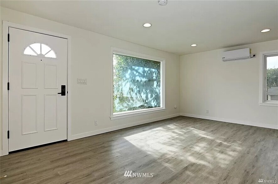 Building Photo - 3716 S Roxbury St